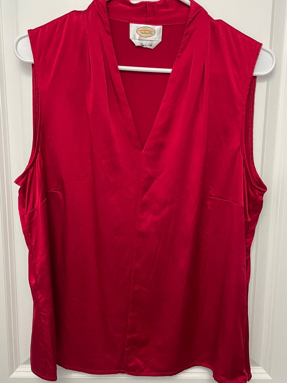 Vintage Talbots size L silk Sleeveless V-Neck Top in Red
